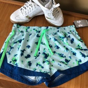 Under Armour Shorts Youth Large
